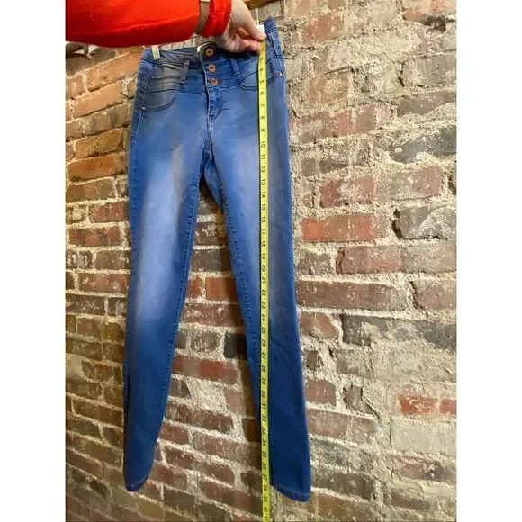 l.e.i. • Blue High Waisted Triple Button Skinny Jeans • Size 5 - Picture 9 of 12